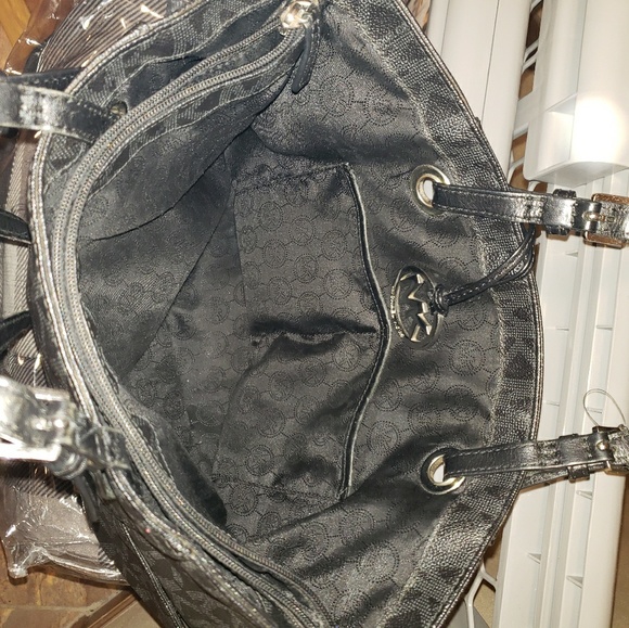 Black Michael Kors Handbag - Picture 2 of 5